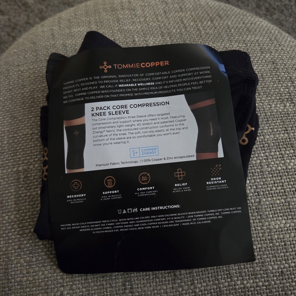 Tommie Copper Men's Black Compression Knee Sleeve Pair - Picture 2 of 2